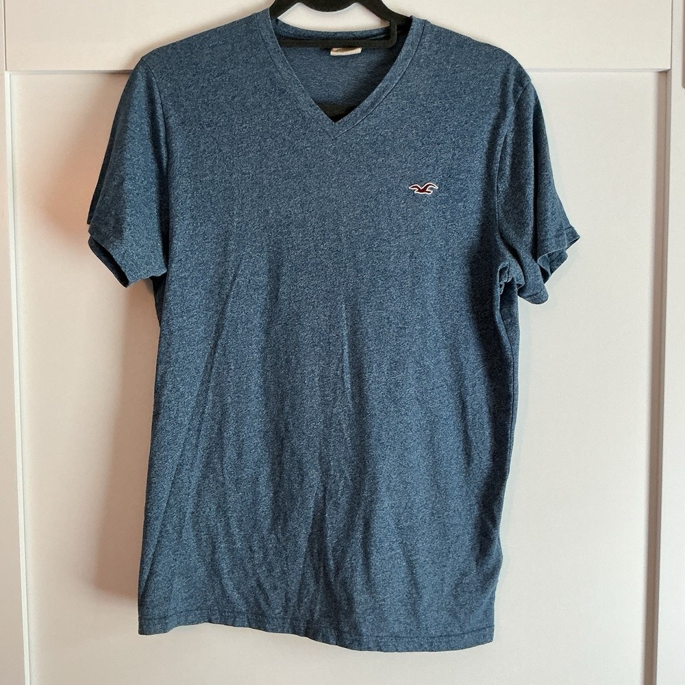 Hollister Shirt Men's Medium Heather Blue Logo V-Neck Short Sleeve‎ Embroidered